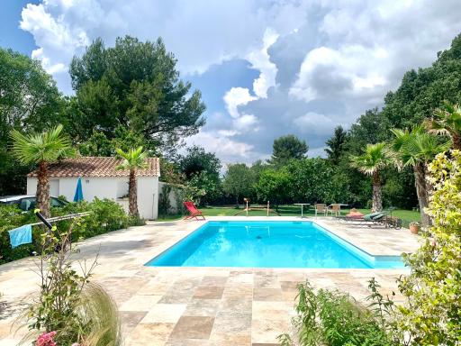 Aix-Marseille superbe T2 avec jardin, piscine et parking - Housity