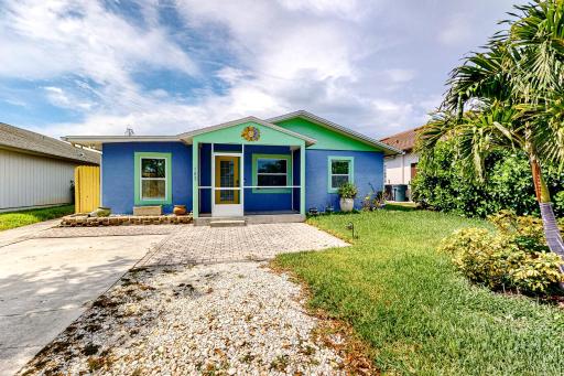 Colorful Cottage - Housity