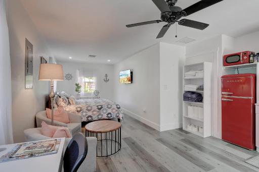 Private Studio Tucked Away on a Private Compound - Housity