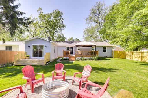 Three Oaks Home w/ Guest House - 8 Mi to Beach! - Housity