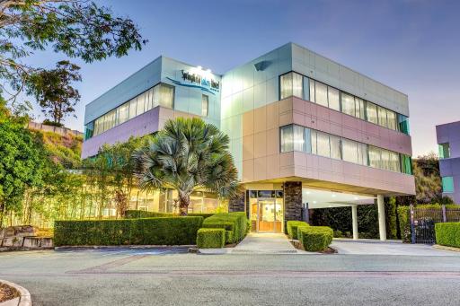Springfield Lakes Boutique Hotel - Housity