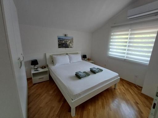 Villa Tamara with garden and river view - free private parking - garage - Housity