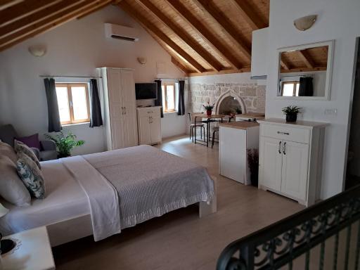 LUCIANA - Housity