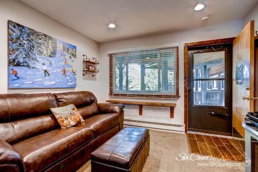 Charming Unit with Updates, A Stylish and Modern Haven Steps from Town PM5A - Housity