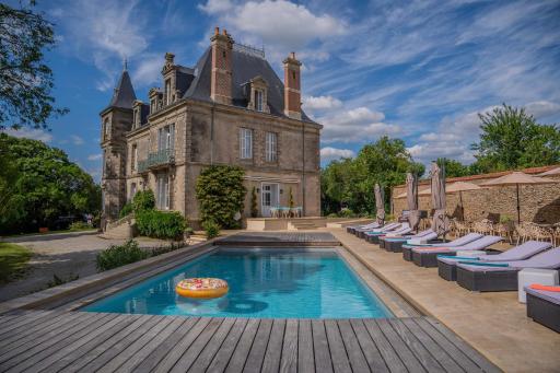 Le Château des Tourelles en Vendée - Housity
