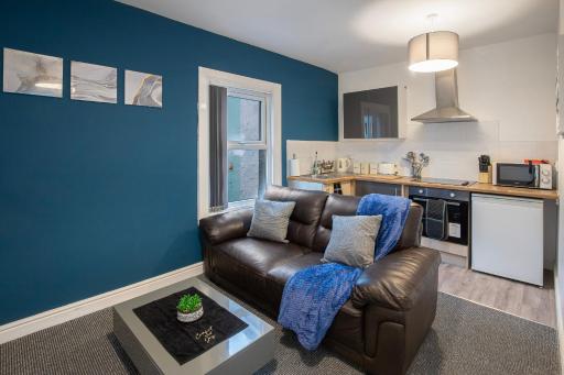 Bank Street Apartment 9 - Housity