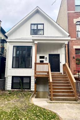 Lincoln Park Aparment with Backyard! - Housity