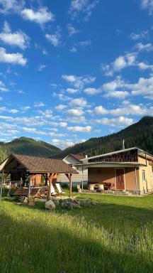 Затишний будиночок біля річки - Housity