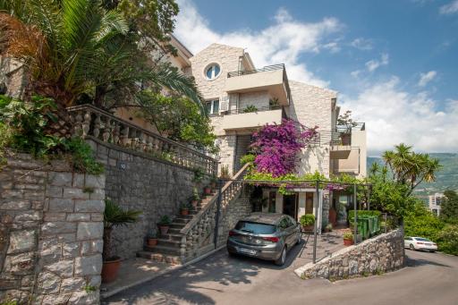 Apartments and Rooms Teona - Housity