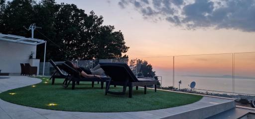 En Suite Bedroom Blue Moon - Housity