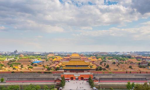 East Sacred Hotel--Very near Beijing Tiananmen Square ,the Forbidden City,The temple of heaven ,3 minutes' walk to Wangfujing subway ,Located in the center of Beijing, many shopping malls around,Newly renovated hotel-Able to receive foreign guests - Housity