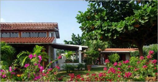 Hermosa Casa Privada cerca de Playa Parguito - Housity