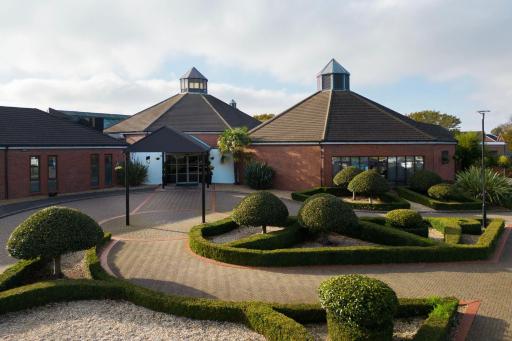 Delta Hotels by Marriott Waltham Abbey - Housity