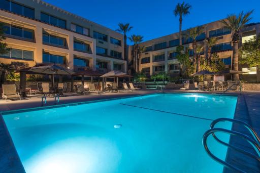 Grand Vista Hotel - Housity