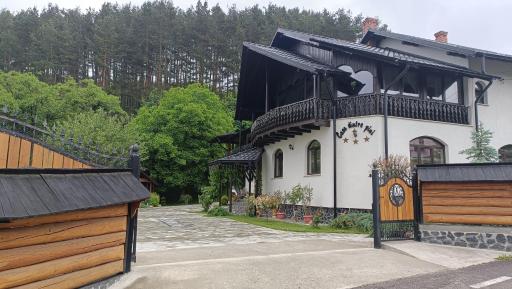 CASA DINTRE PINI - Housity