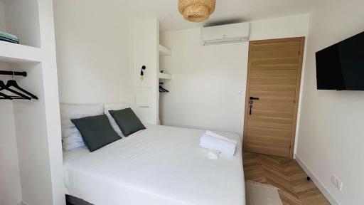 VILLA HOLISTIKA : BED AND BREAKFAST / POOL / AIR CONDITIONING/ MONT FARON TOULON - Housity