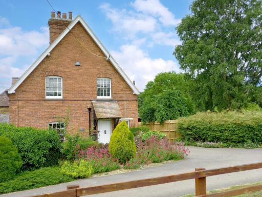 Leadenporch Farm Cottage - Housity