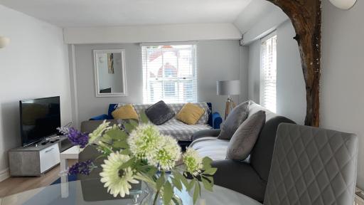 Colchester Town Duplex Apartment - Housity