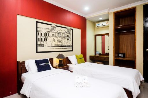 Urbanview Hotel Syariah Wisnugraha by RedDoorz - Housity