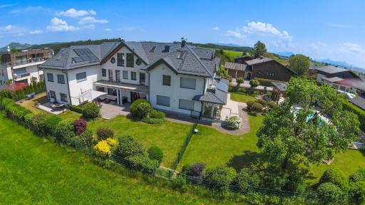 Elegante, moderne Villa im Grünen - Housity