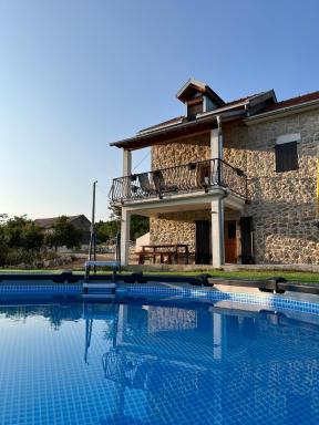 Stone House Chico - Housity