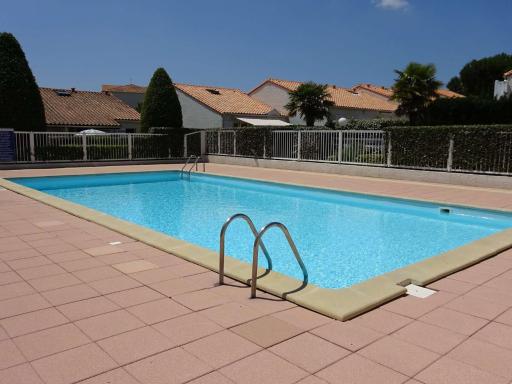 Appartement T2 avec Piscine à 2 Pas de la Plage de Pontaillac - FR-1-494-148 - Housity