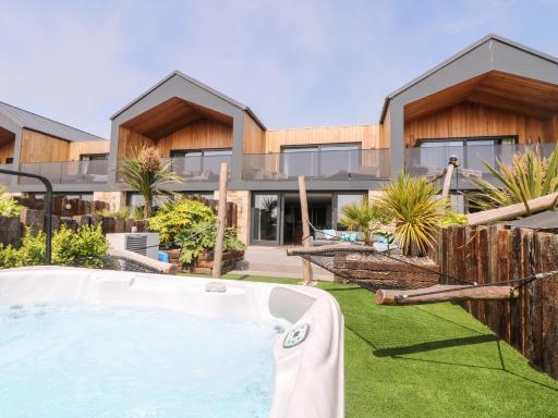 Sennen Skies - Housity