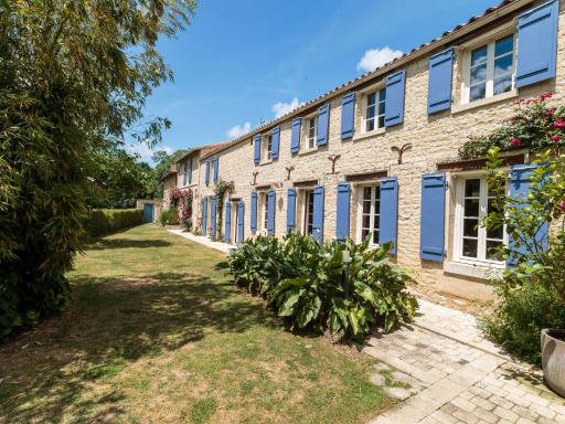 Holiday Home Au bord du canal by Interhome - Housity