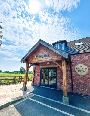 The White Hart Inn - Housity