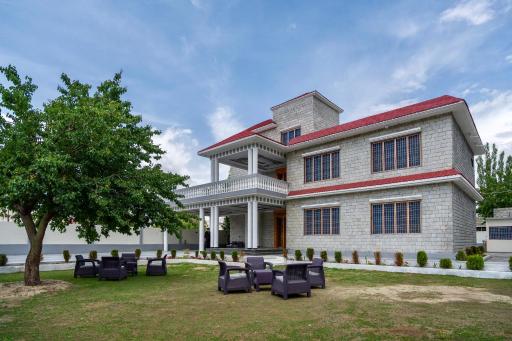 Dirleh Hotel - Housity