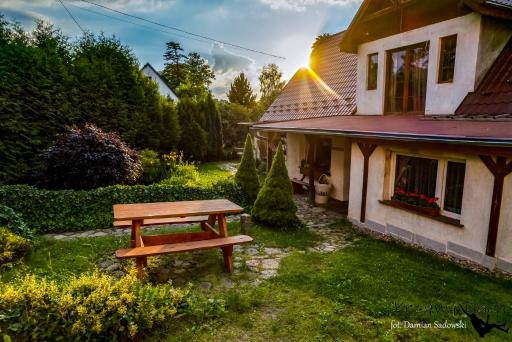 Pokoje pod Krzywym Dachem - Housity