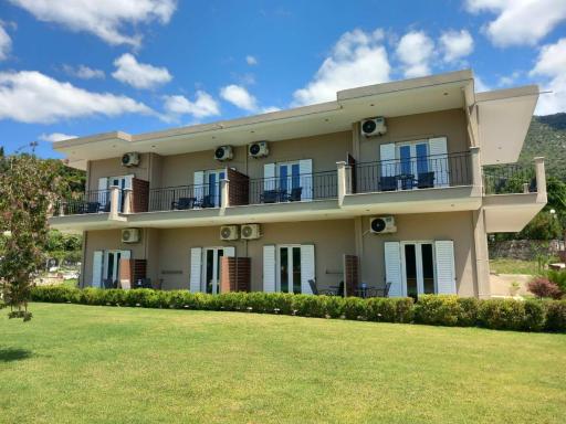 NIKOS DIMAS STUDIOS - Housity