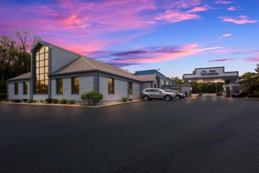 Best Western Executive Inn - Housity