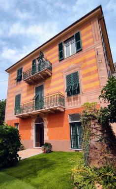 Bed on the Rocks - Housity