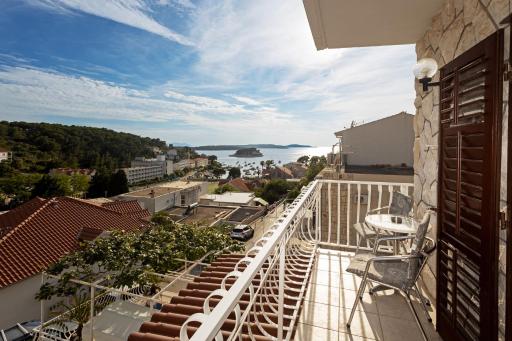 Balic Apartments - Hvar - Housity