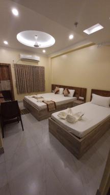 Hotel RK International - Housity