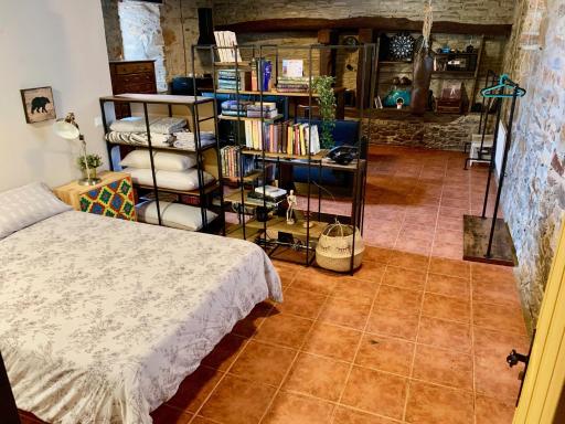 Mirador Yellow Door - Housity