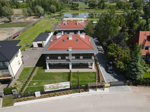Willa nad jeziorem w Warszawie - Housity