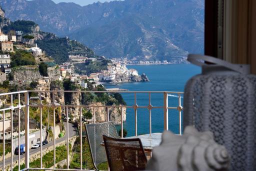 Holiday-In-Amalfi - Housity