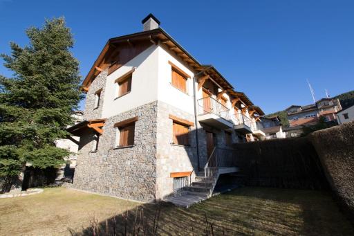Casa amb jardí Alp - Housity