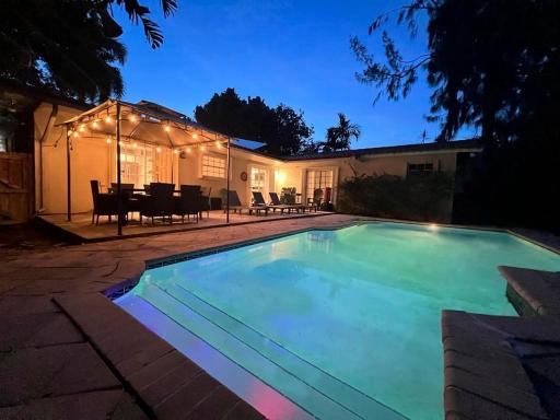 Hidden Miami Gem w Pool BBQ & minutes to Beach - Housity