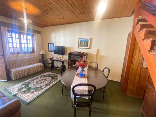 Casa aconchegante pertinho de tudo, ótima localização. - Housity