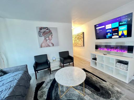 2 Bedroom Villa In Los Angeles - Housity