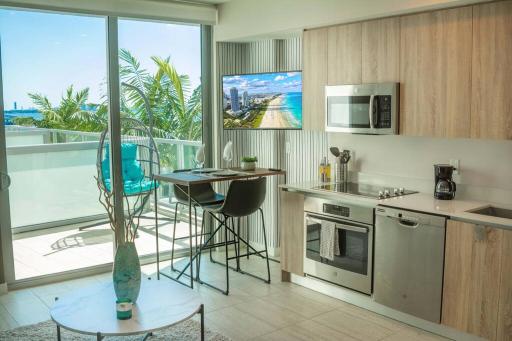 Luxury Oceanview Studio at Miami Design District - Housity