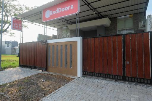 RedDoorz near Kawasan Bandara Ahmad Yani Semarang 2 - Housity