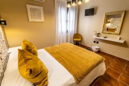 Hostal El Bomba - Housity