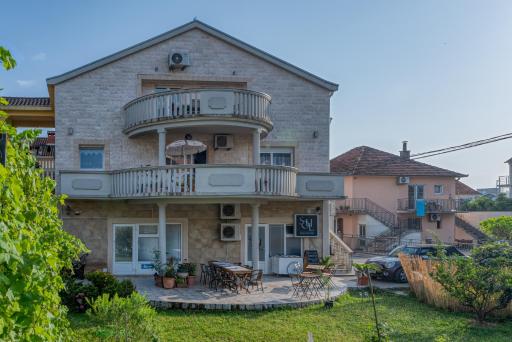 Apartments Vujosevic - Housity