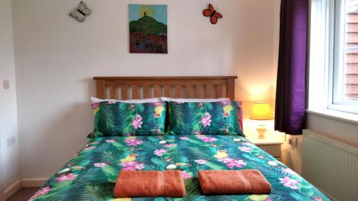 Avalon Retreat Self Catering Vegetarian Accommodation in the Heart of Glastonbury - Housity