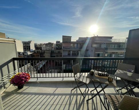 ThesSpacious Apartment - Housity