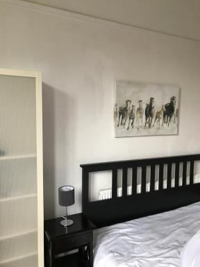 Budget room en-suite 8mins walk to Singleton Hospital, R3 - Housity